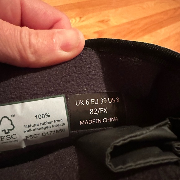 Black Quilted Winter Boots - Picture 5 of 6